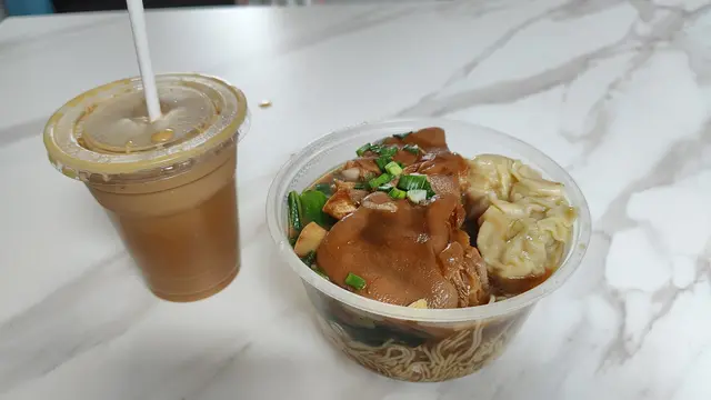 豬手雲吞米+凍乃茶