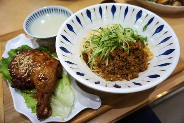 蜜汁芝麻雞髀乾拌麵