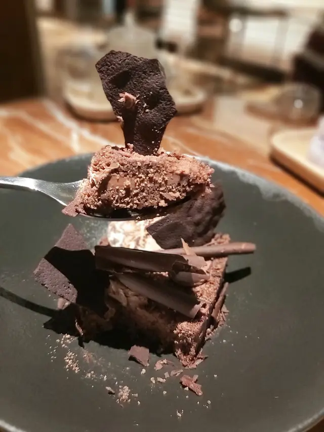 特色木化石朱古力餅