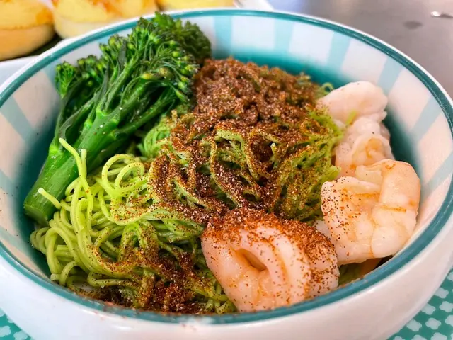 鮮蝦蝦子菠菜撈麵