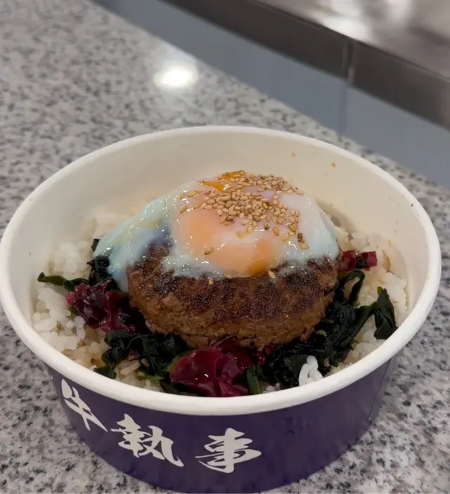 漢堡扒好juicy🤤除左溫泉蛋仲有配其他獨特醬汁，層次感十足❤️