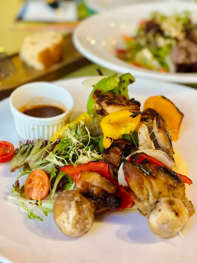 西班牙紅椒粉無皮雞肉串伴薯蓉