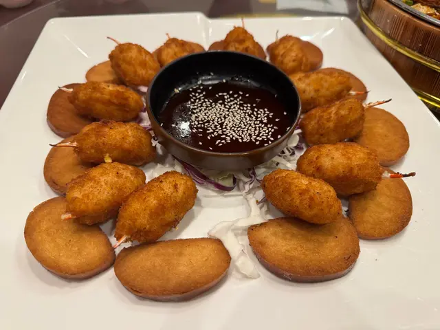 胡麻百花蟹鉗脆多士