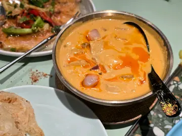黃咖哩雞配薄餅