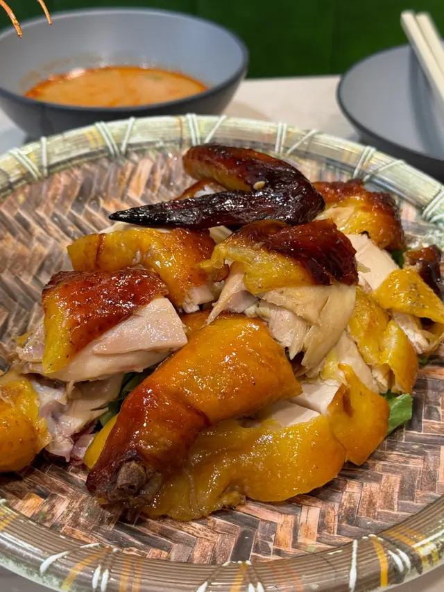 必點之一!!他們家的燒雞 真的有夠滑嫩
雞皮薄脆 啖啖肉 又不會過於肥膩