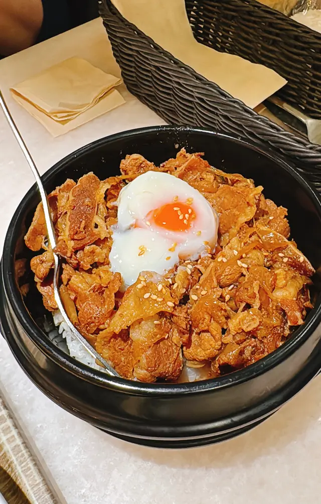 日式燒汁溫泉蛋牛肉丼飯