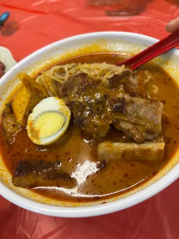 豬扒喇沙，金邊粉