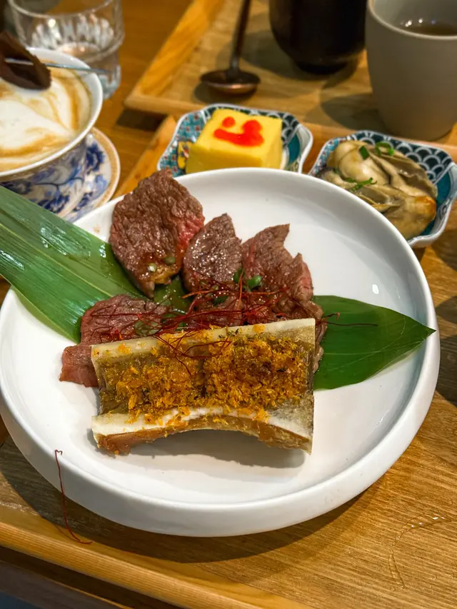 慢煮和牛牛小排烤牛骨髓