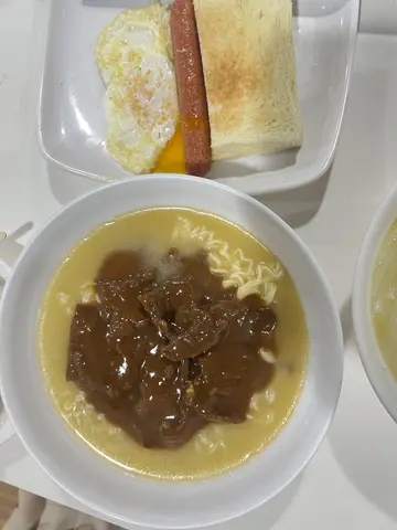 早餐B配煎蛋腸仔+多士