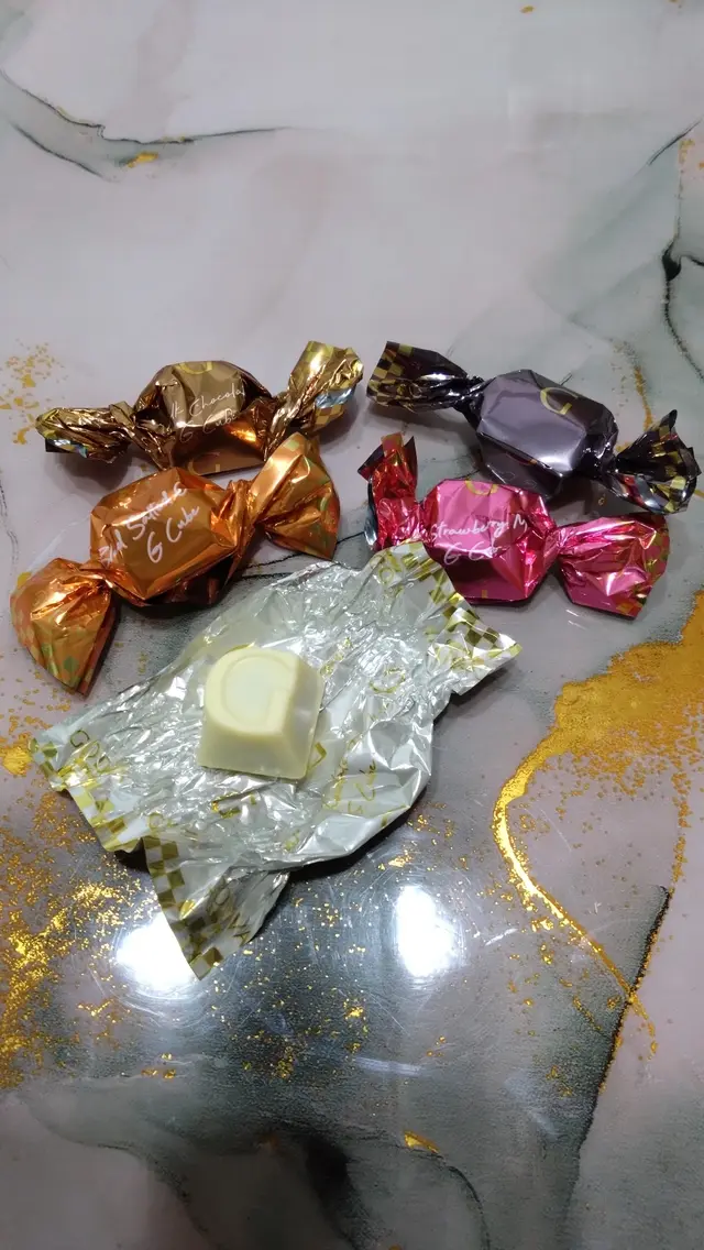 打開包裝紙,才留意到,G Cube 系列朱古力外型獨特是品牌 Godiva 的 G 字