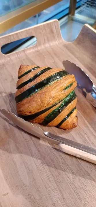 開心果牛角包