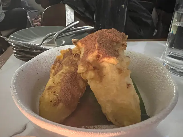 脆皮香蕉炸餅配美祿