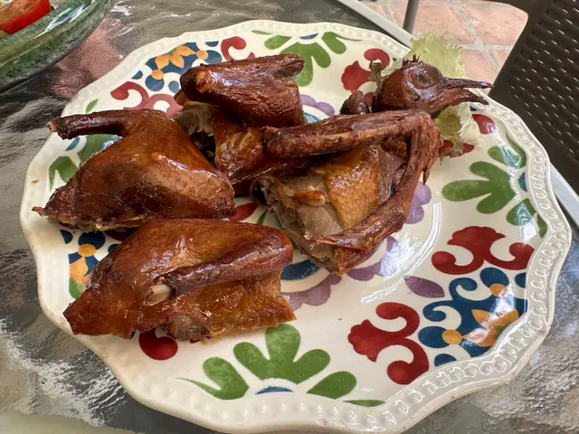 煙燻味有的，都香，不過乳鴿肉質略乾。。。