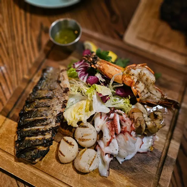 CHAR GRILLED SEAFOOD
PLATTER