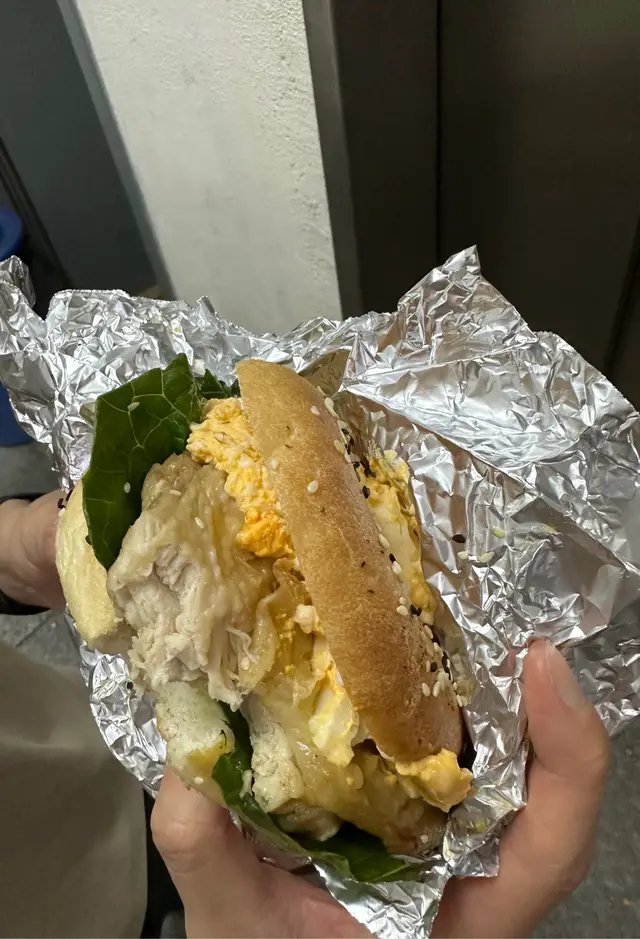 舊雞雪味勁重￼完全唔係照燒雞扒🤢