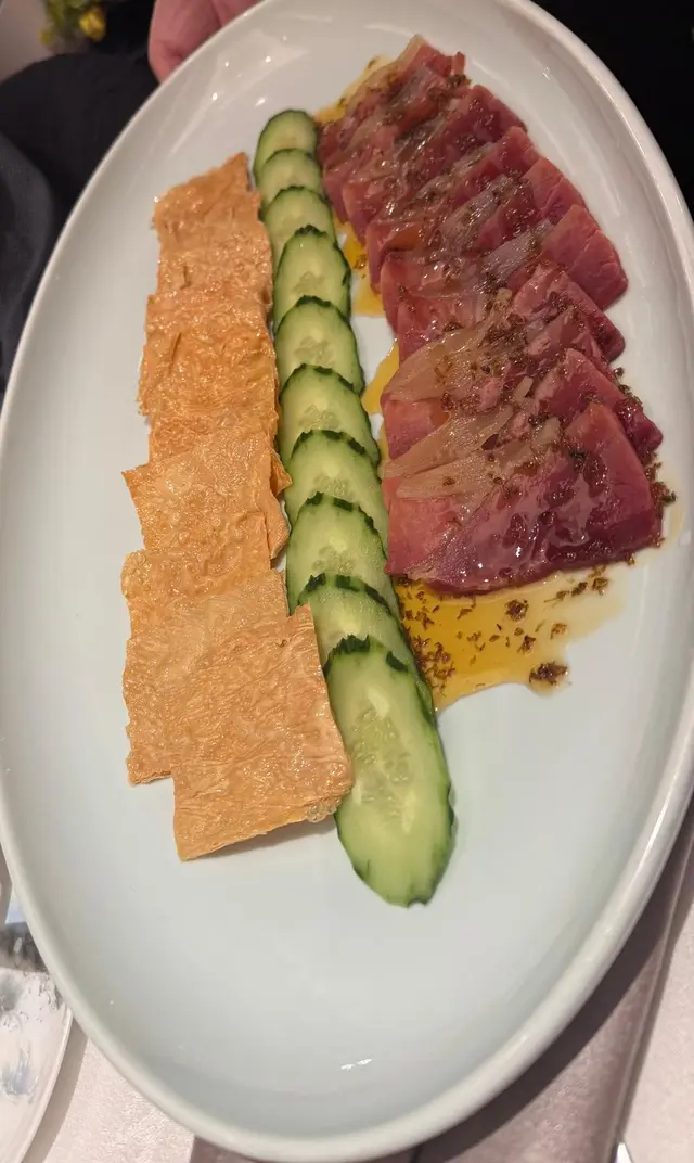 推介,多層次的口感, 包軟綿綿的,腐片脆脆的,青瓜爽甜的,雲腿咸味剛好, 加上桂花蜜, 恰到好處.