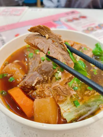 半筋半肉红烧牛肉面