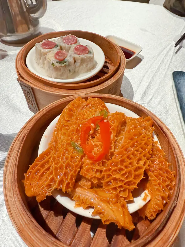 前：蠔皇金錢肚；後：市橋白賣