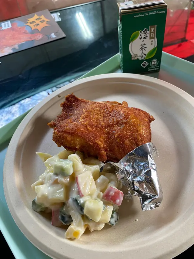 招牌港式生炸髀 配沙律