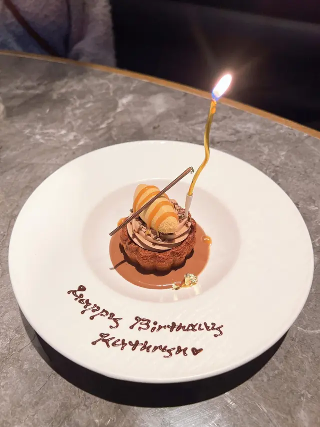 朱古力🍫配合焦糖忌廉好夾,入口即溶🤤
設計得好靚🤩好特別,最適合做ʙɪʀᴛʜᴅᴀʏ ᴄᴀʟᴇ🎂