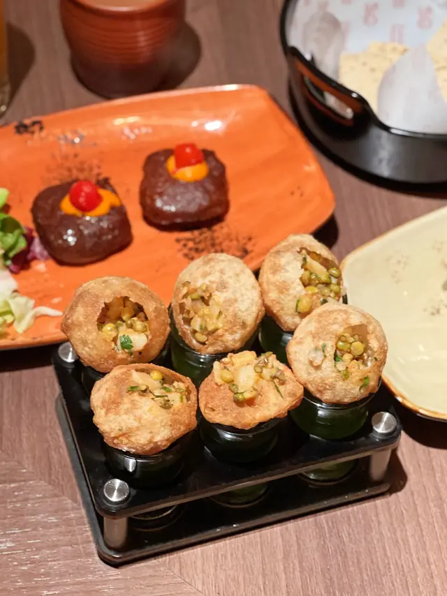 酥炸麵餅配薄荷汁