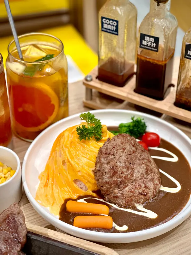 咖哩和牛漢堡蛋包飯