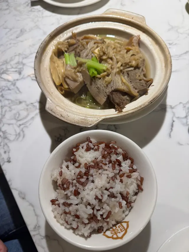 清湯蘿蔔牛腩 配紅米飯