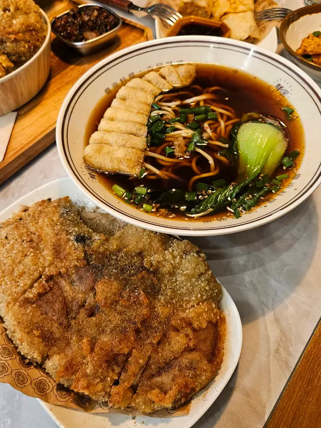 香酥排骨湯麵
