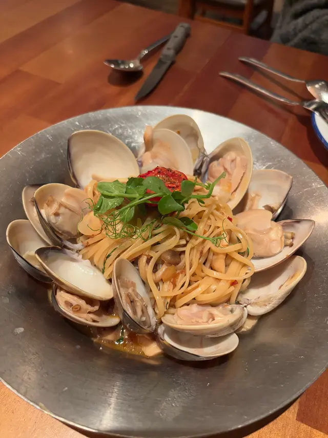 香草蒜香鮮蜆肉扁意粉