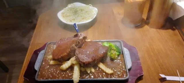 鐵板牛柳,另加錢配意粉