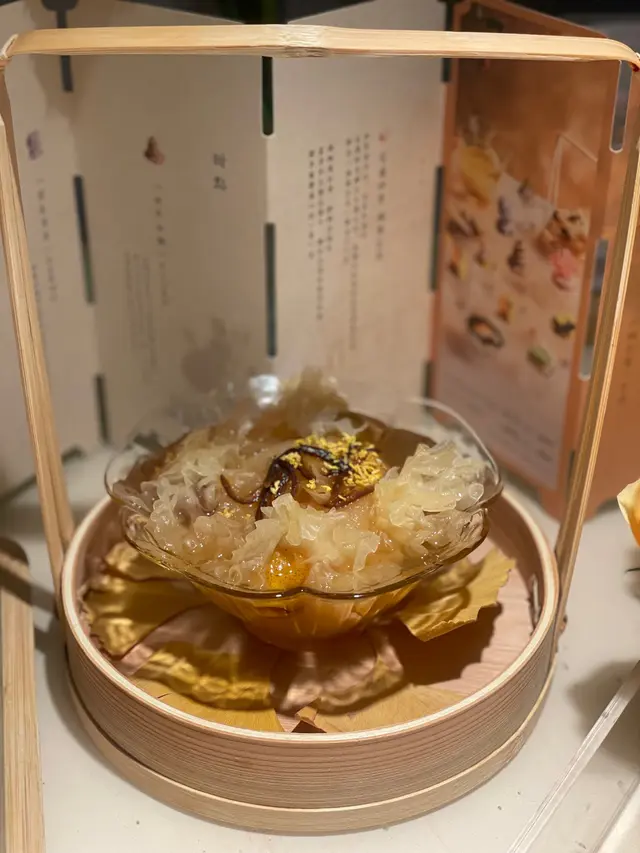 #雪耳 #燉雪梨 #中式甜品￼￼￼￼