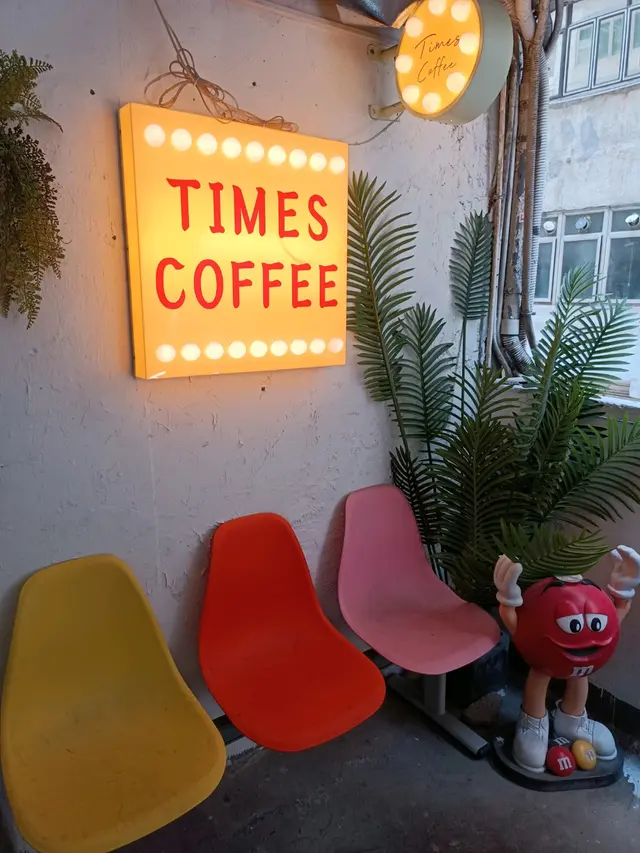 用料了十足
一般餐廳嘅意粉真係未見過咁多食料
哩碟除咗大蝦帆立貝
仲有好多蜆肉同埋菇菌 醬汁香濃又夠多
每條意粉都能夠沾上醬汁
味道調味得剛剛好 唔會好鹹 yUmmy