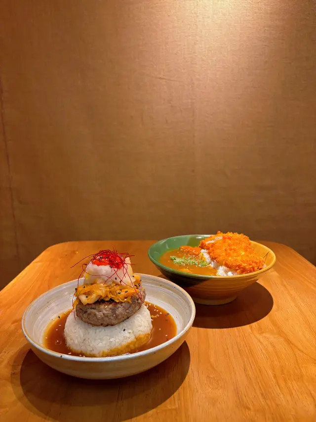 手打和牛漢堡扒丼飯$128;咖喱吉列豬扒飯 $88