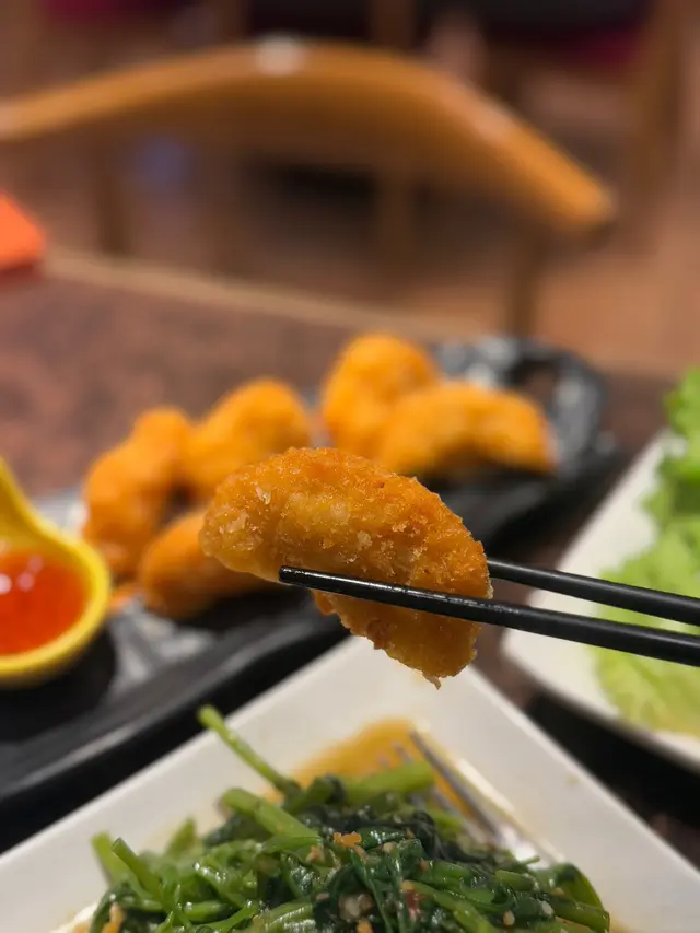 超厚皮嘅蝦餅裏便蝦肉得好少
