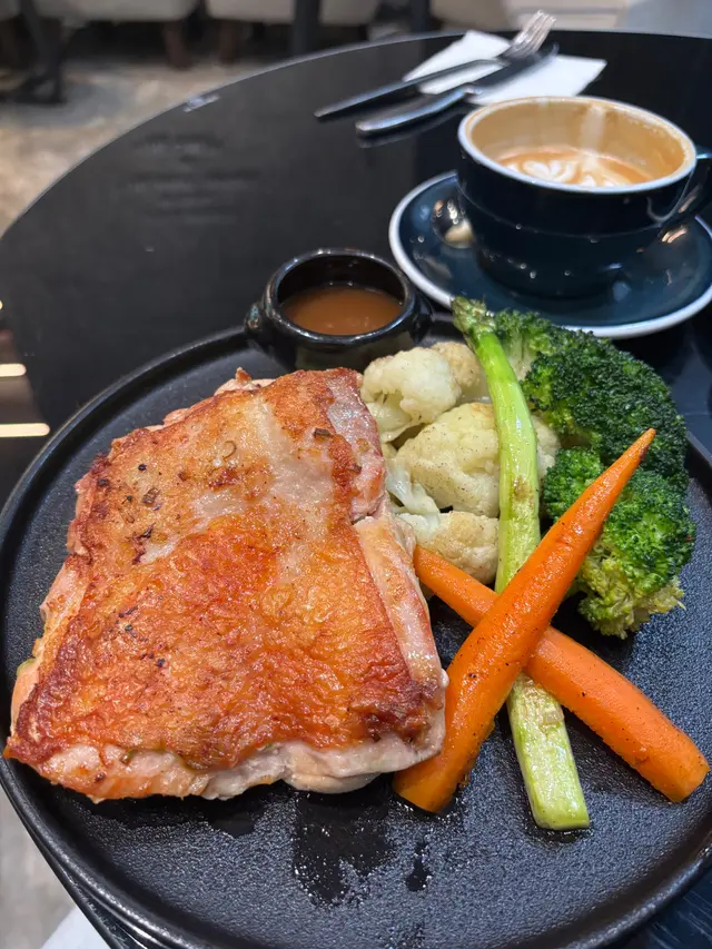 香煎脆皮香茅雞扒配薯蓉