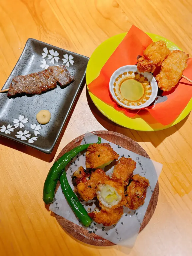 鹽燒和牛牛小排、老油條釀芝士墨魚滑、日式秘製汁炸無骨雞翼