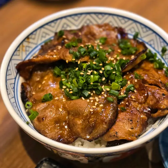 黑豚肩燒丼