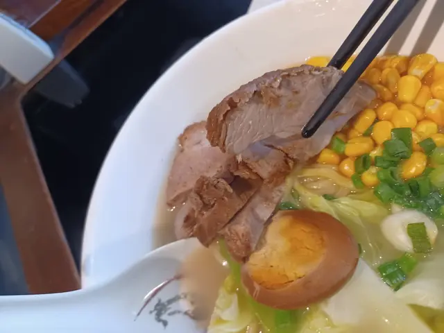 叉燒拉麵 ，叉燒肥美。拉麵好彈牙。湯底鮮甜。凍荔枝紅茶，凍冰紅茶好飲。好重荔枝甜味。