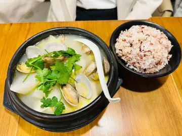 卜卜蚬鸡锅糙米饭