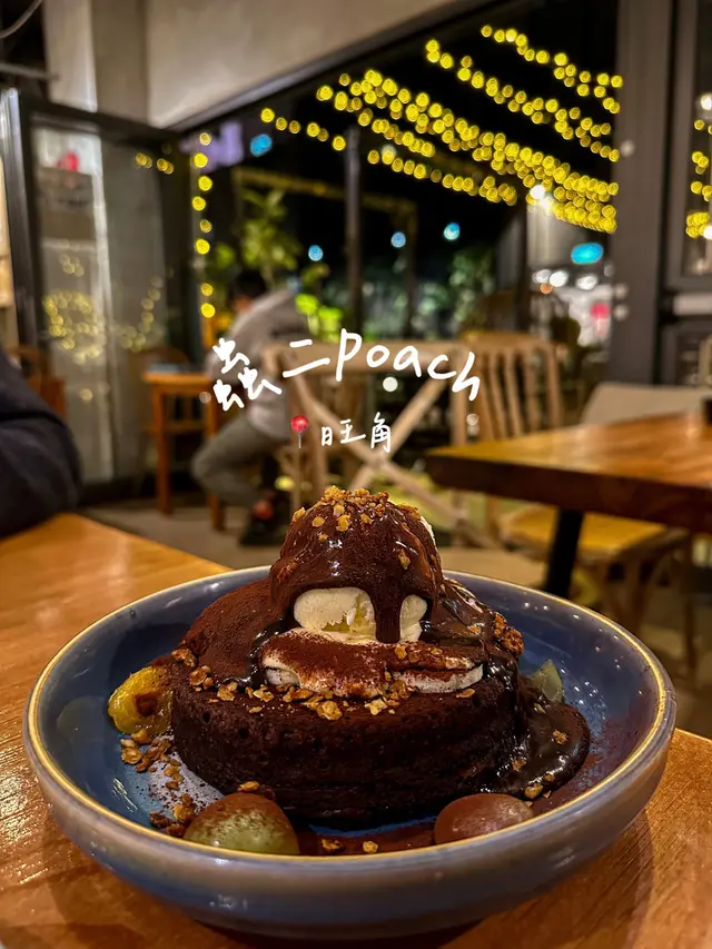 酒香味有驚喜!醬汁係成個pancake嘅精髓💫 落咗whiskey 同balieys 🍷朱古力味濃得嚟又有酒味, 唔係齋甜嗰隻, 幾特別🤤 Pancake偏實, 口感有啲似Brownie🍫