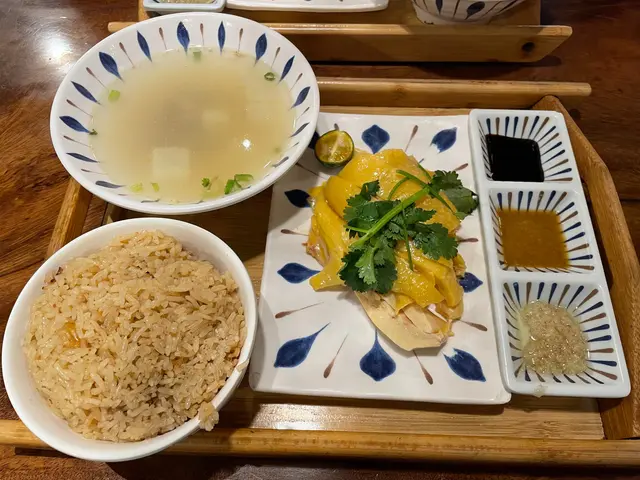 招牌海南雞飯配冬瓜雞雜湯