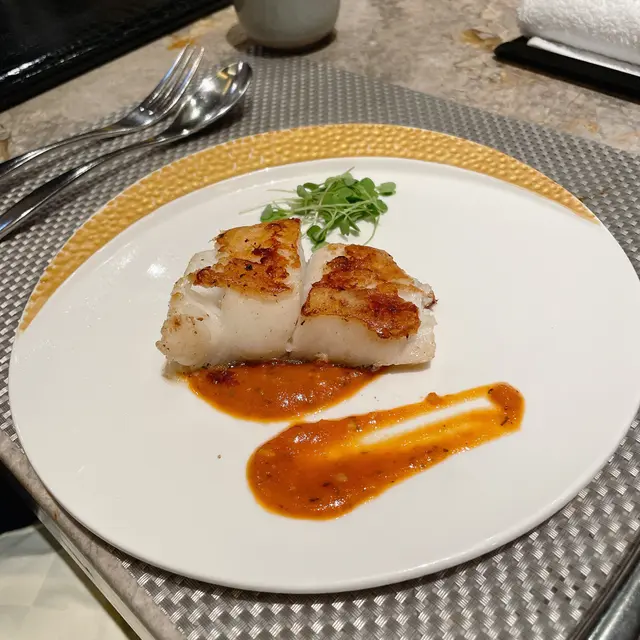 鐵板燒比目魚配番茄醬