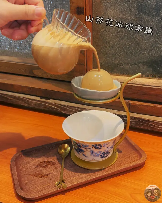 山茶花冰球拿鐵
