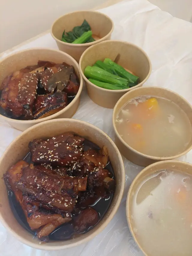 煙燻玉桂鎮江肉排+例湯+油菜+白飯(Sorry，老公已經食緊碗飯)