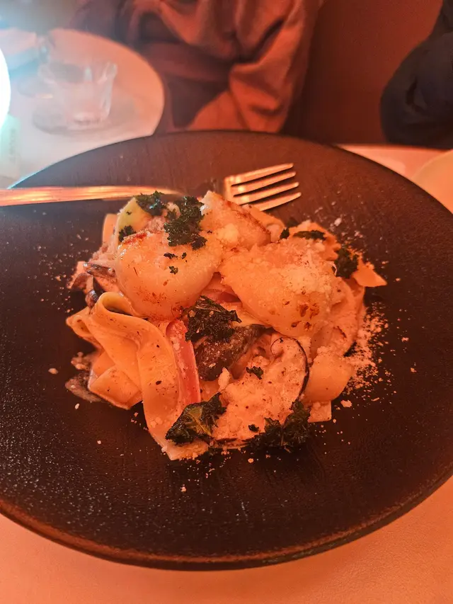 Scallop Fettuccine with White and Black Truffle Sauce