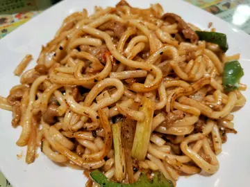 黑椒牛柳丝炒乌冬