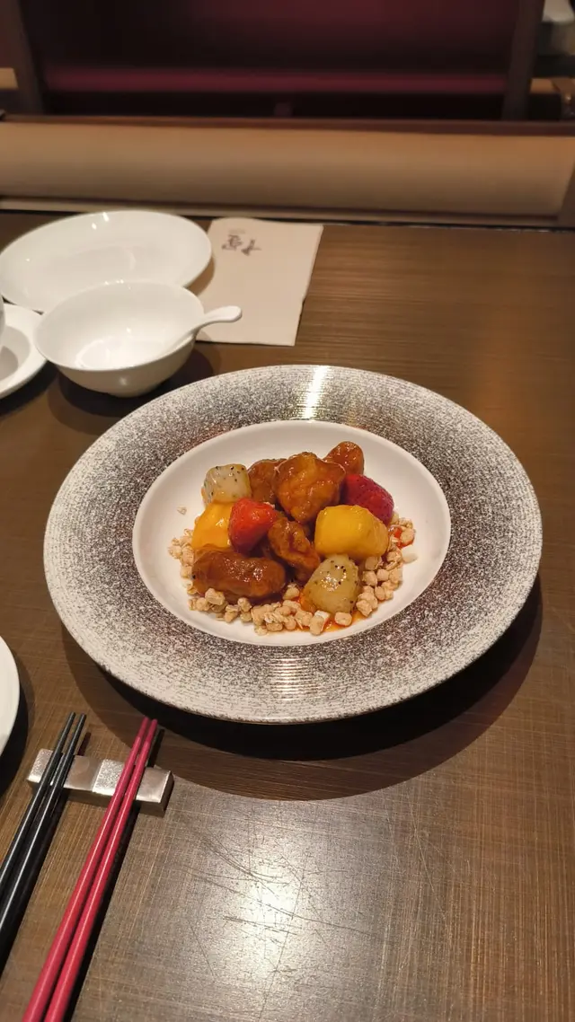 鳳梨黑毛豬咕嚕肉
