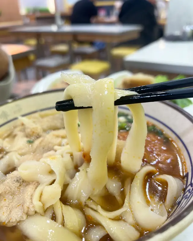 四川擔擔刀削麵