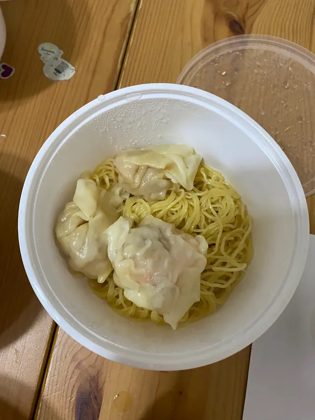 3粒雲吞，比較細，面鹼水味重 #雲吞 #雲吞麵