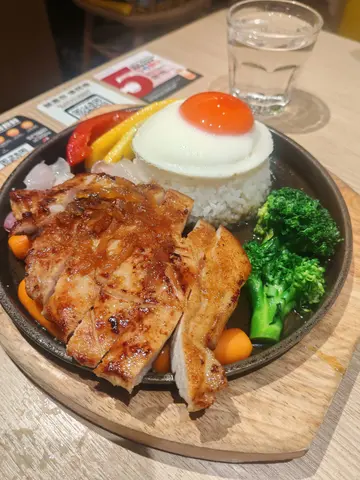 鐵板柚子醬汁豚里脊扒配太陽蛋